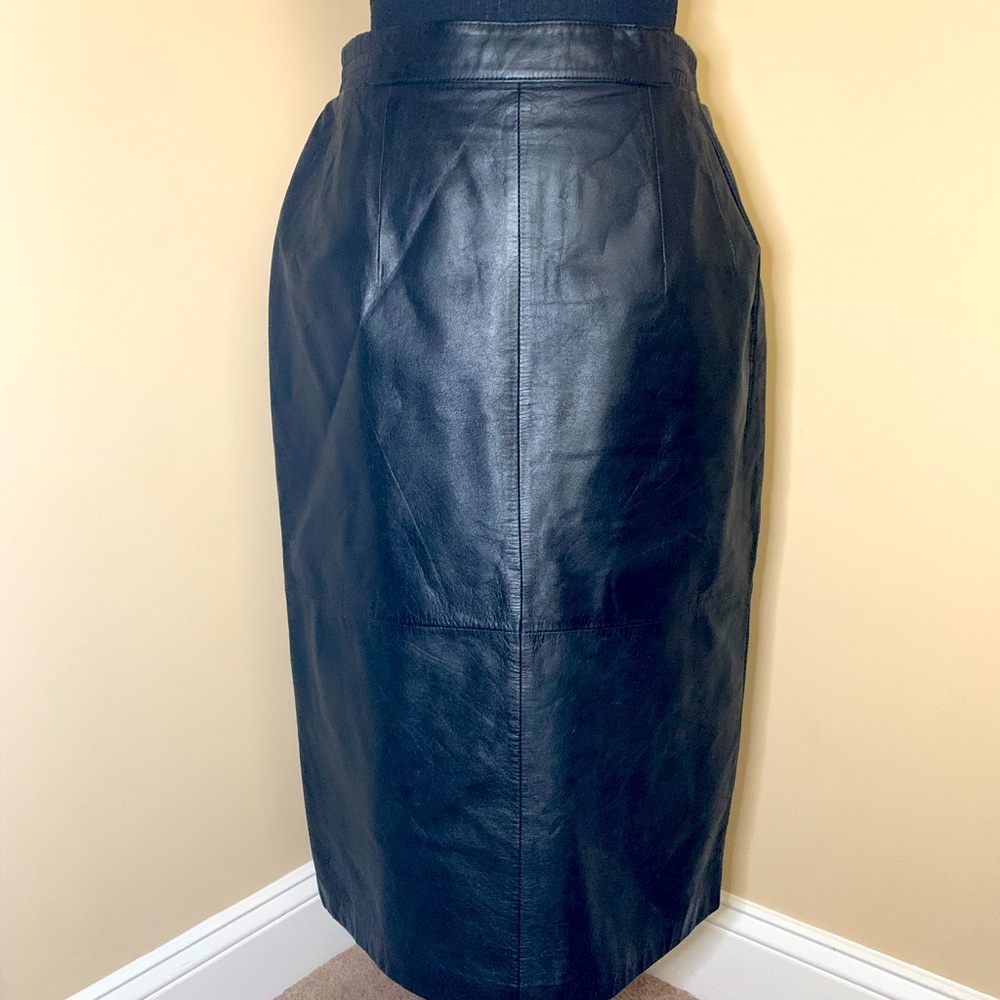 Black vintage leather midi skirt with split. Super cute